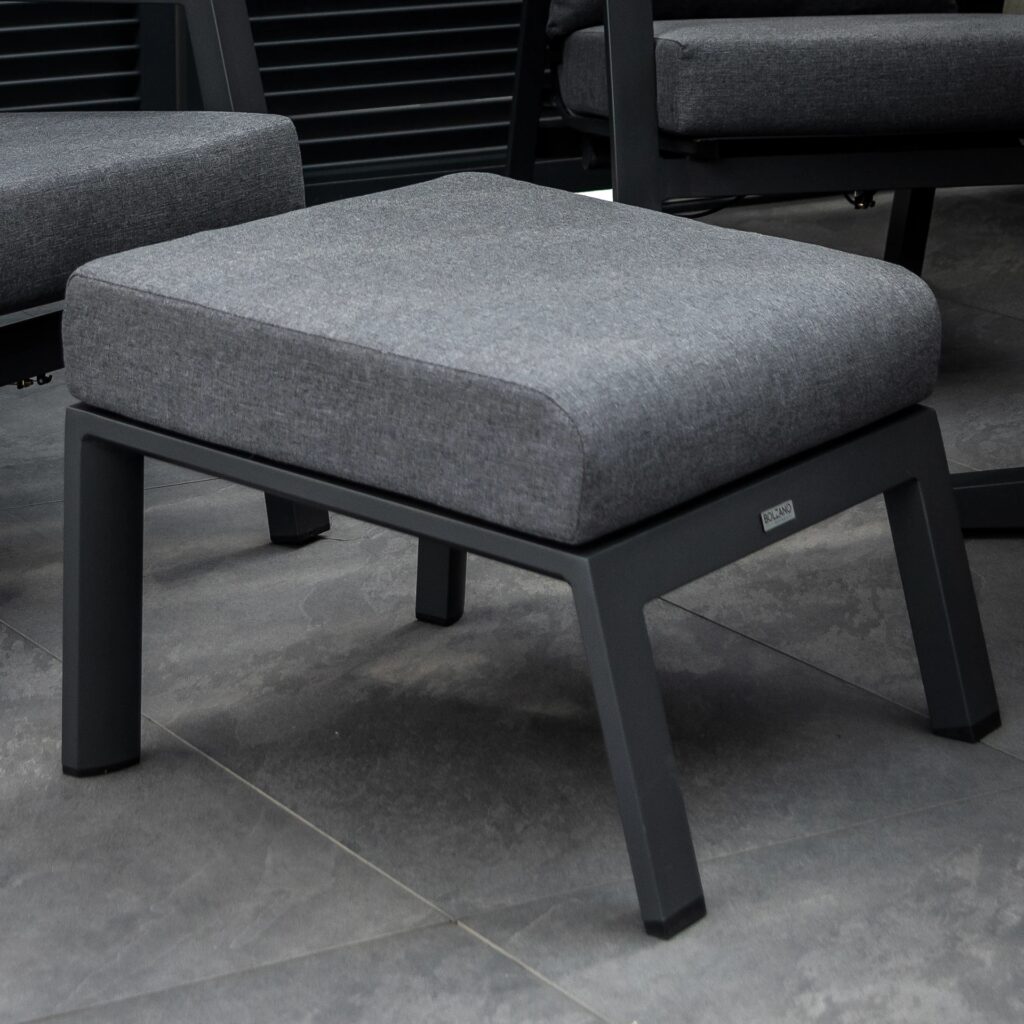 Pufa podnóżek Kanva – elegancka, nowoczesna, antracytowa, aluminium, tkanina olefinowa