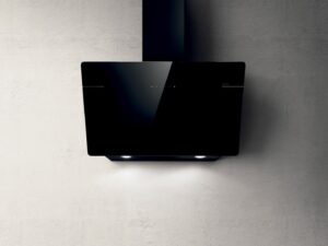 Elica Okap przyścienny L’Essenza BL/A/90 – funkcjonalny design, czarne szkło, 90 cm