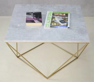 Nowoczesny stolik kawowy beton + złoty – Mokita 3X, kwadratowy, metalowy stelaż, trwały