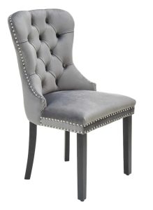 Szare pikowane krzesło z kołatką – Imperia, elegancki design, tkanina velvet, naturalne drewno