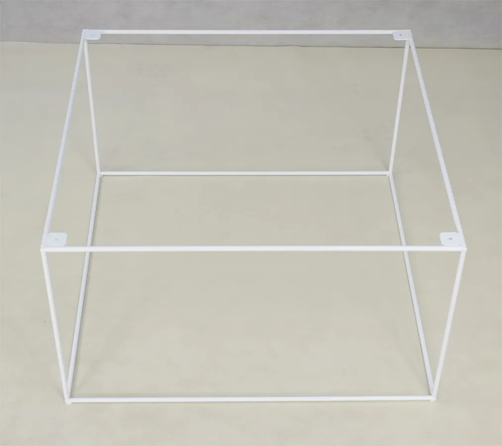Skandynawski stolik kawowy dąb artisan – minimalistyczny design, metalowy stelaż, 65x65x37 cm