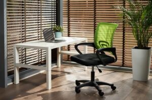 Zielony fotel obrotowy do biurka – ergonomiczny, nowoczesny design, mikrosiatka