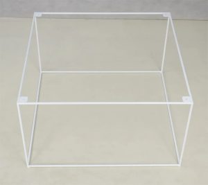 Minimalistyczny stolik kawowy Elior – prosty design, metalowy stelaż, dąb sonoma, 65×65 cm