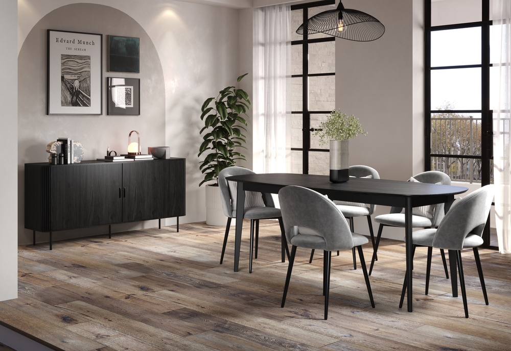Komoda z drzwiami jesion czarny 170 cm Loftis – styl loftowy, funkcjonalność, solidne wykonanie