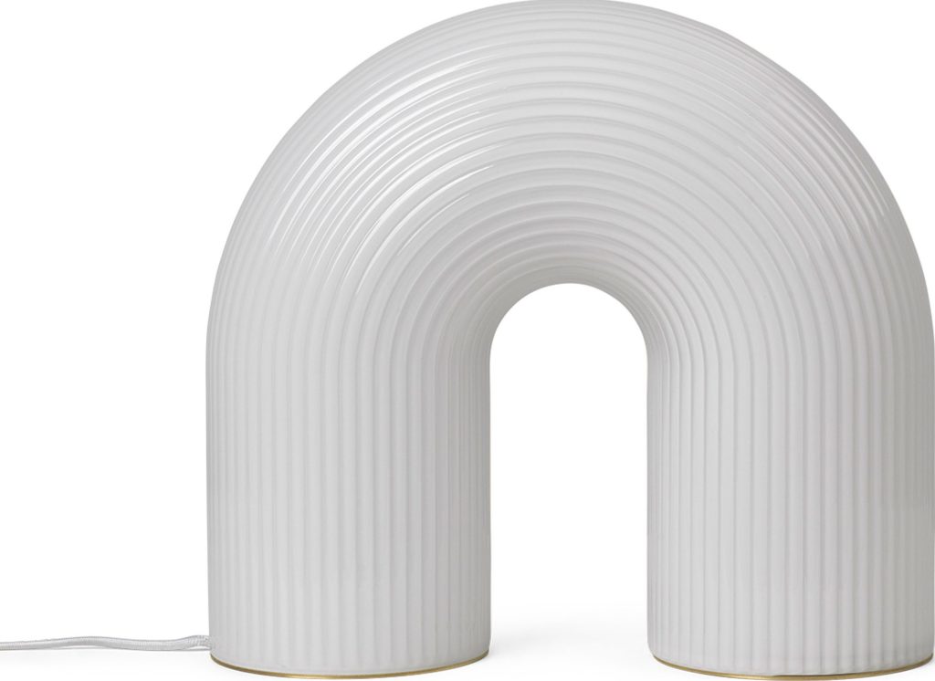 Lampa podłogowa Vuelta – nowoczesny design, minimalistyczny styl, elegancka forma, materiał metalowy