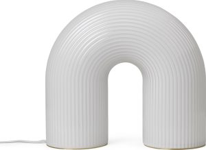 Lampa podłogowa Vuelta – nowoczesny design, minimalistyczny styl, elegancka forma, materiał metalowy