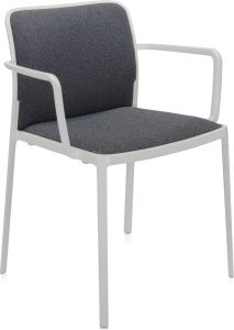 Krzesło Audrey Soft szare z podłokietnikami biała rama – elegancki design, wygodne siedzisko, nowoczesny styl