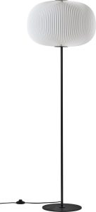 Lampa stojąca Lamella czerń – elegancki design, nowoczesny styl, funkcjonalność