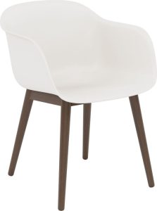 Fotel Fiber biały na ciemnych drewnianych nogach – nowoczesny design, komfort, stylowy wygląd