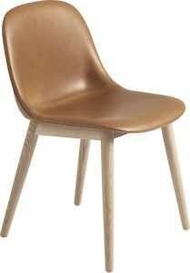 Krzesło Fiber Refine Leather Cognac tapicerowane na drewnianych nogach – elegancki design, komfort, wysokiej jakości materiały
