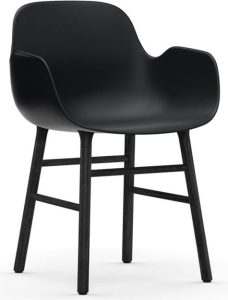 Fotel Form czarny z czarną dębową ramą – elegancki design, komfort, wysokiej jakości materiały