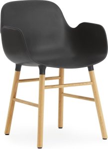 Fotel Form czarny z dębową ramą – nowoczesny styl, wygoda, trwałość, elegancki design