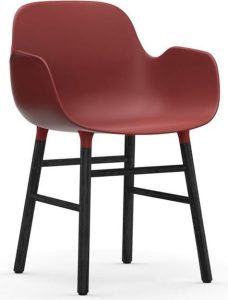 Fotel Form czerwony z czarną dębową ramą – nowoczesny design, wygoda, unikalny kolor