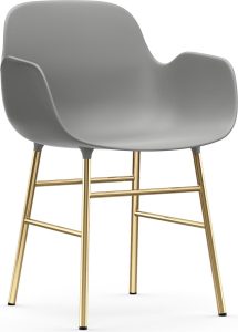 Fotel Form szary na mosiężnych nogach – nowoczesny design, stylowy kolor, wygodne siedzisko