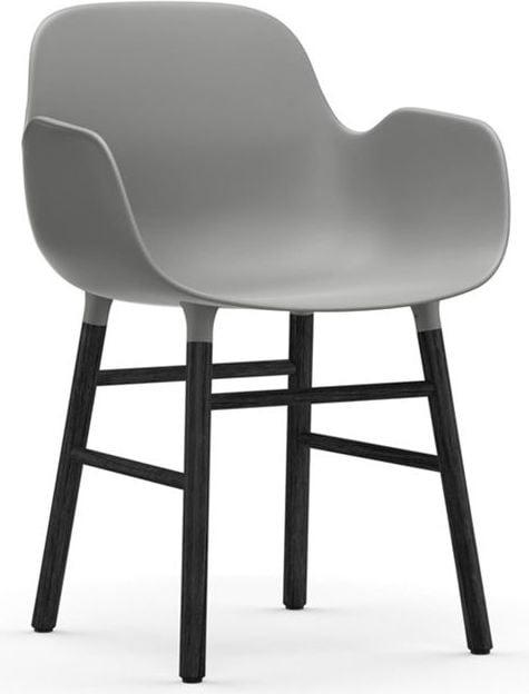 Fotel Form szary z czarną dębową ramą – nowoczesny design, wygoda, elegancki wygląd