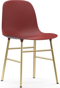 Krzesło Form czerwone na mosiężnych nogach – nowoczesny design, wygoda, elegancki kolor