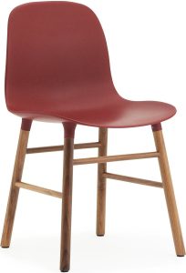 Krzesło Form czerwone orzechowa rama – nowoczesny design, wygodne siedzisko, elegancki kolor