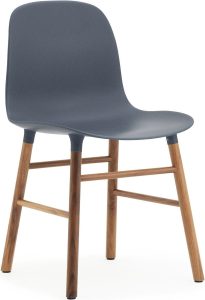 Krzesło Form niebieskie orzechowa rama – nowoczesny design, komfort, trwałość