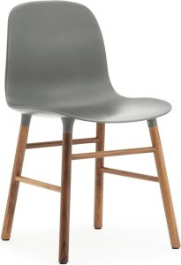 Krzesło Form szare orzechowa rama – nowoczesny design, komfortowe siedzisko, elegancka kolorystyka