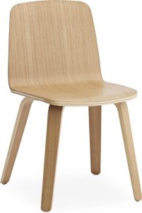 Krzesło Just jasne na dębowych nogach – elegancki design, naturalne materiały, komfortowe siedzisko