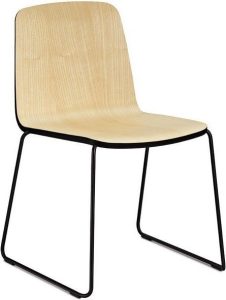 Krzesło Just naturalne z czarnym wykończeniem – elegancki design, styl skandynawski, wysokiej jakości materiały