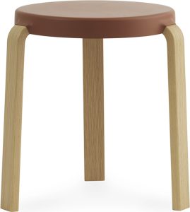 Stołek Tap karmelowy z nogami dąb – nowoczesny design, wygoda, naturalne materiały