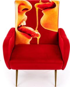 Fotel z wysokim oparciem Seletti Wears Toiletpaper Honey – designerski styl, wygodny, unikalny wzór