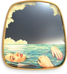 Lustro Seletti Wears Toiletpaper Sea Girl 59 cm z drewnianą ramą – unikalny design, naturalne materiały, artystyczny akcent
