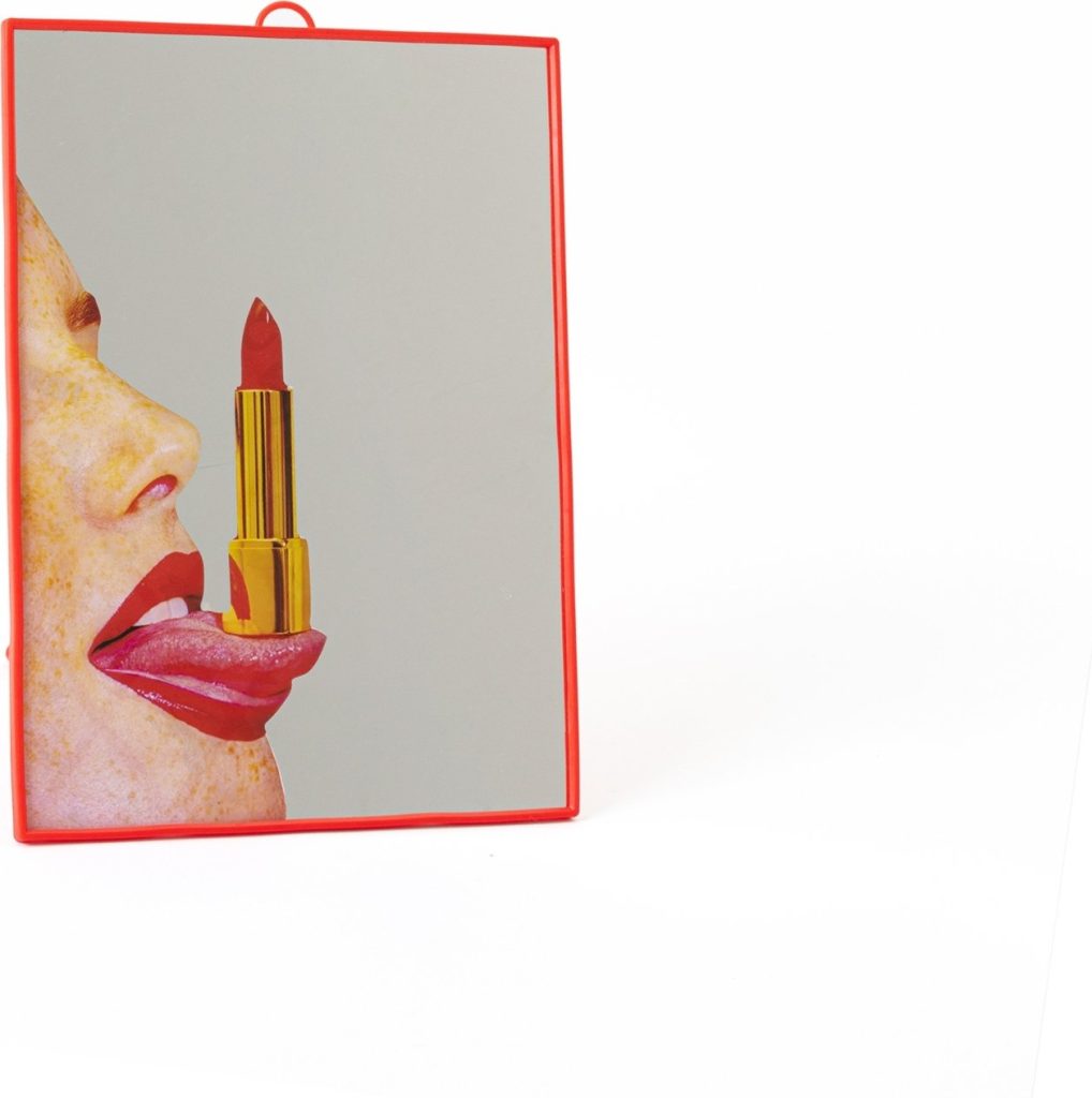 Lustro Seletti Wears Toiletpaper Tongue małe – oryginalny design, kompaktowy rozmiar, wyjątkowy styl