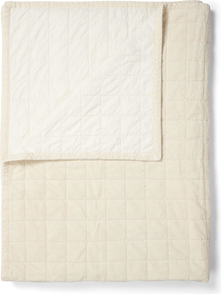 Narzuta Julia 220 x 265 cm piaskowa – elegancki design, stonowany kolor, trwały materiał