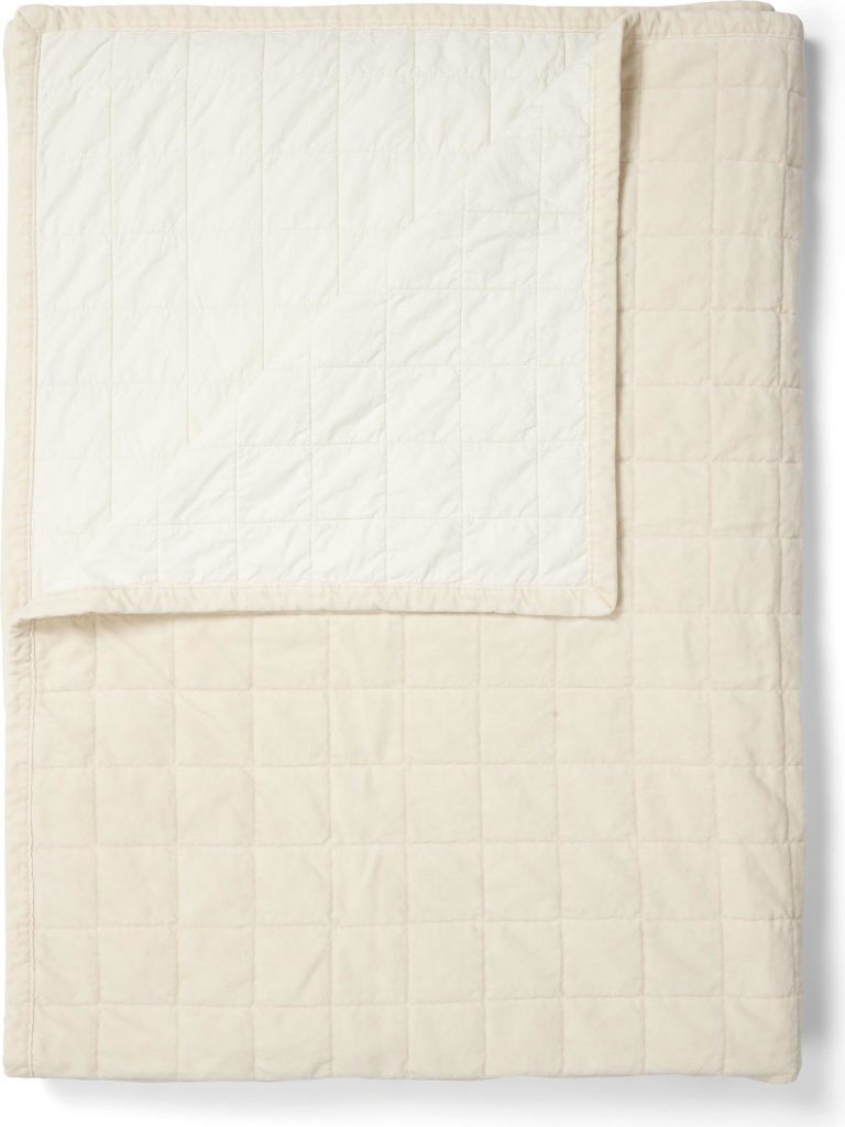 Narzuta Julia 270 x 265 cm piaskowa – elegancki styl, uniwersalny kolor, wysoka jakość materiału