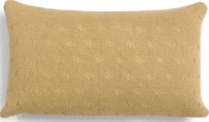 Poduszka dekoracyjna Knitted Ajour 30 x 50 cm – tekstura, żółty kolor, stylowe akcenty