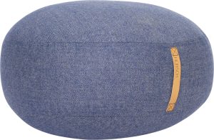 Puf Hübsch 70 cm niebieski spłaszczony – designerski dodatek, komfortowy, uniwersalny, nowoczesny