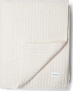 Narzuta Bodine 220 x 265 cm zgaszona biel – elegancki design, uniwersalny kolor, duży rozmiar