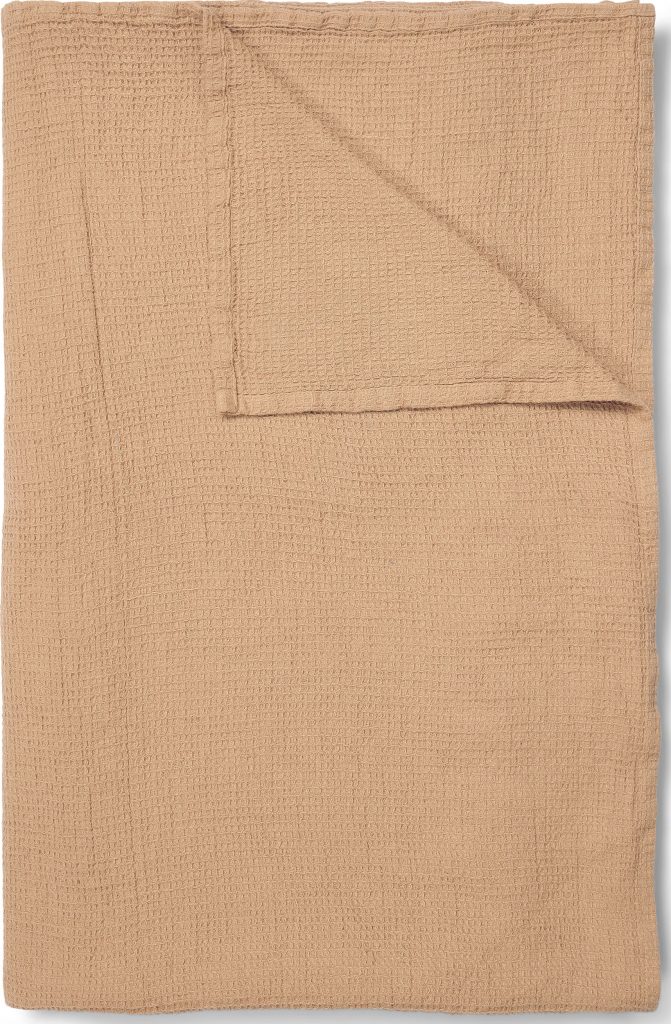 Narzuta Norell 220 x 265 cm – elegancka, piaskowa, doskonała na łóżko