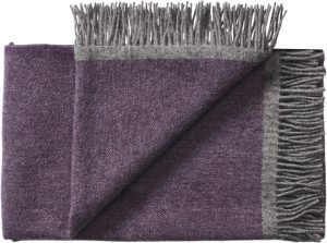 Narzuta Alrø 140 x 240 cm fioletowa – elegancki design, miękki materiał, idealna do salonu