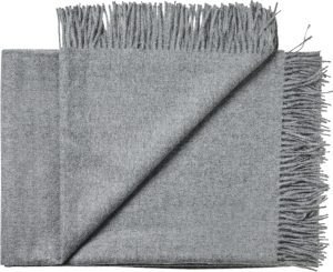 Narzuta Arequipa 130 x 200 cm szara – elegancki design, uniwersalny kolor, doskonałe dopełnienie sypialni