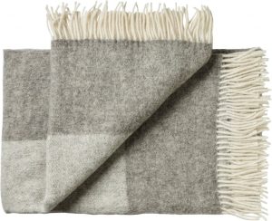 Narzuta Bornholm 140 x 240 cm jasnoszara – elegancka, stylowa, bawełniana