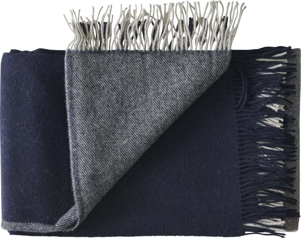 Narzuta Drejø 140 x 240 cm granatowa – elegancka, stylowa, uniwersalna