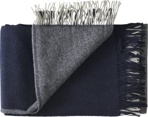 Narzuta Drejø 140 x 240 cm granatowa – elegancka, stylowa, uniwersalna