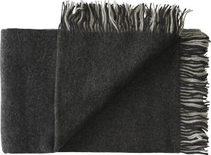 Narzuta Drejø 140 x 240 cm szara – elegancki design, uniwersalny kolor, doskonała jakość