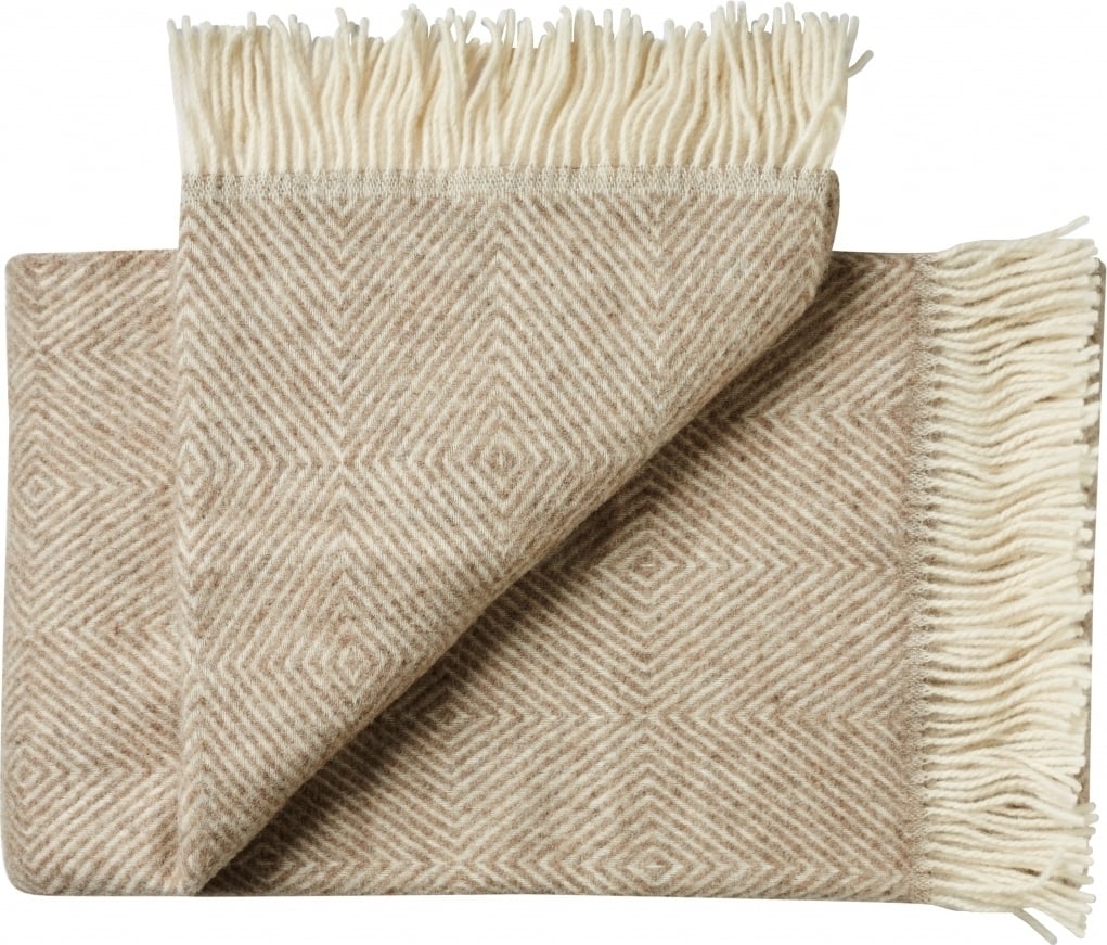 Narzuta Fanø 140 x 240 cm piaskowa – elegancki styl, uniwersalny kolor, wysokiej jakości materiał