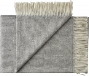 Narzuta La Paz 130 x 200 cm jasnoszara – elegancka narzuta z wysokiej jakości materiałów