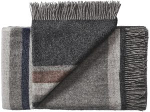 Narzuta Lyø 140 x 240 cm szara – elegancki design, uniwersalny kolor, idealna do sypialni