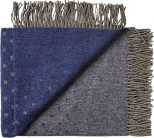 Narzuta Madrid 130 x 190 cm niebieska – elegancki design, miękki materiał, idealna do sypialni