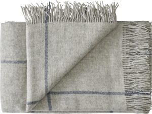 Narzuta Mandø 140 x 240 cm jasnoszara – elegancki dodatek, uniwersalny kolor, odpowiednia do różnych stylów