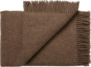 Narzuta Samsø 140 x 240 cm brązowa – elegancki design, uniwersalny kolor, trwały materiał