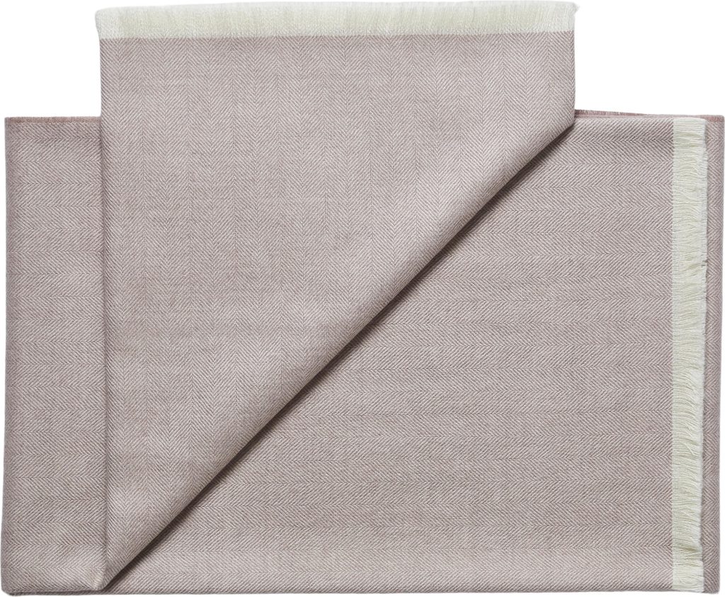 Narzuta Trujillo 130 x 200 cm jasnoróżowa – elegancka tkanina, stylowy design, idealna do sypialni