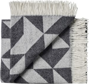 Narzuta Twist a Twill 130 x 190 cm – elegancki design, ciemnoszary kolor, idealna do dekoracji łóżka