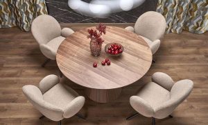 Stół okrągły orzech mat 136 cm Henderson – elegancki design, naturalny kolor, wysoka jakość materiału